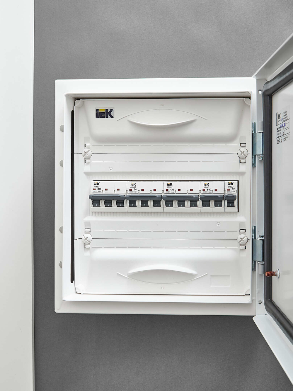 ARMAT Автоматический выключатель M06N 3P C 6А IEK