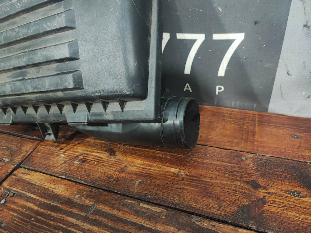 Корпус воздушного фильтра Volkswagen Tiguan 2  Б/У Оригинал 04E129611AK