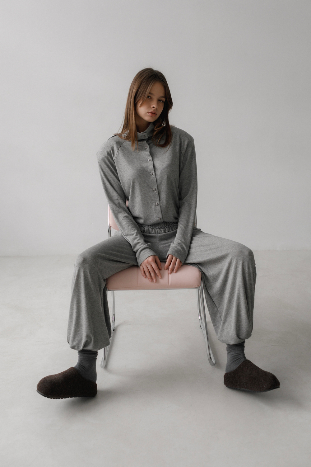 Брюки тенсель с кружевом (серый)