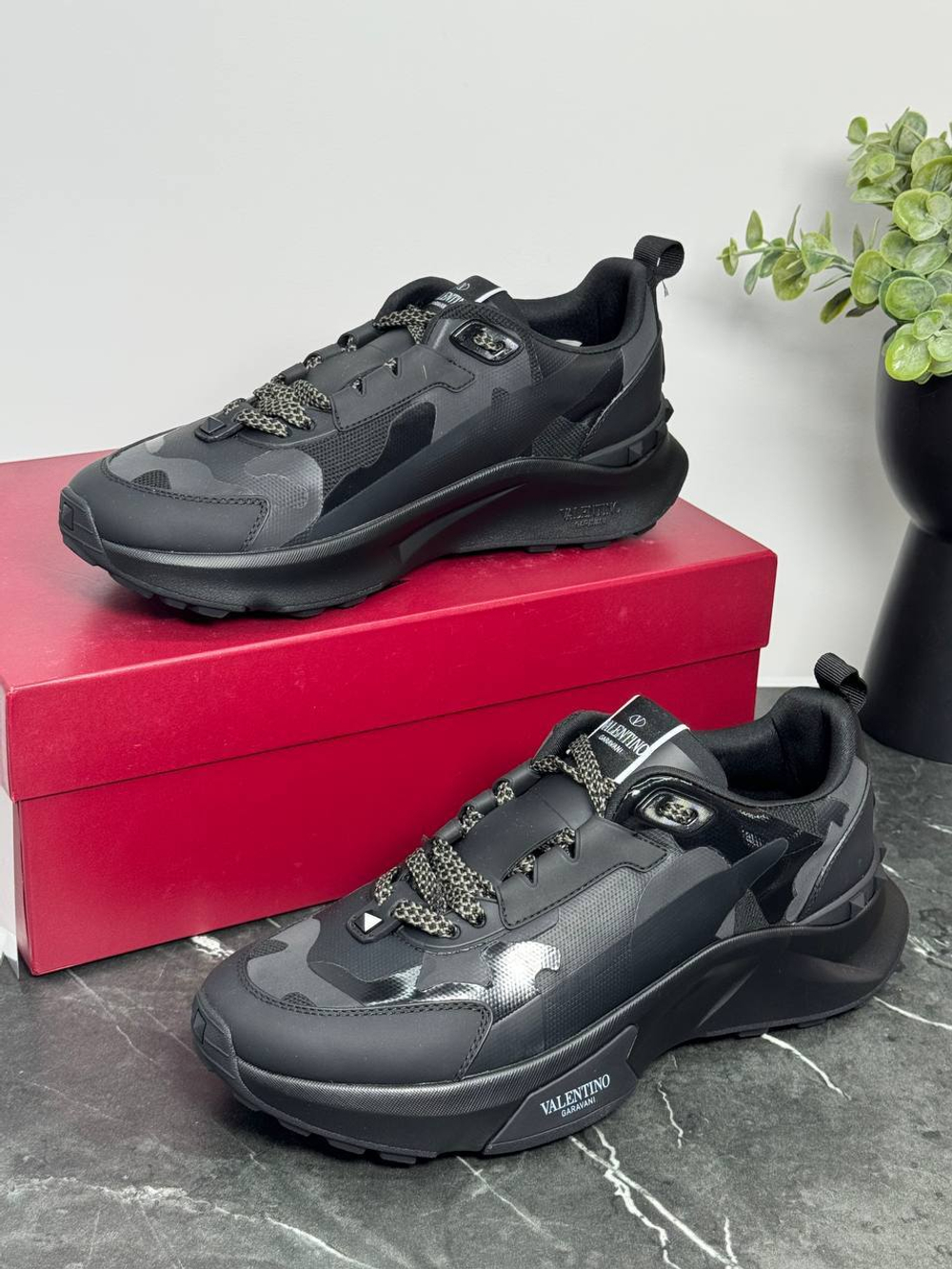 Кроссовки Valentino