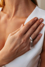 Кольцо с подвесной частью и россыпью фианитов