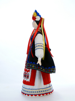 Кукла коллекционная в Украинском девичьем праздничном костюме.