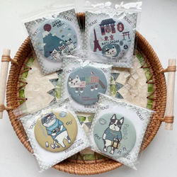 Значок металлический с 3 котами NEKOMARUKE, диам. 7,5 см, 7688-1, KUSUGURU