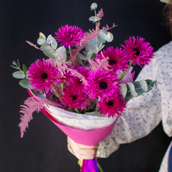 20. Яркий современный букет с гермини