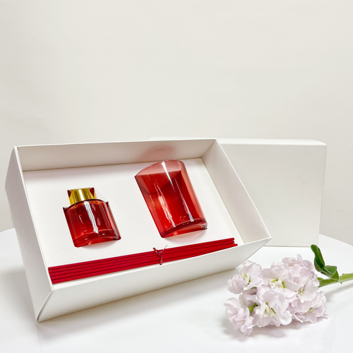 Бокс белый с красным наполнением