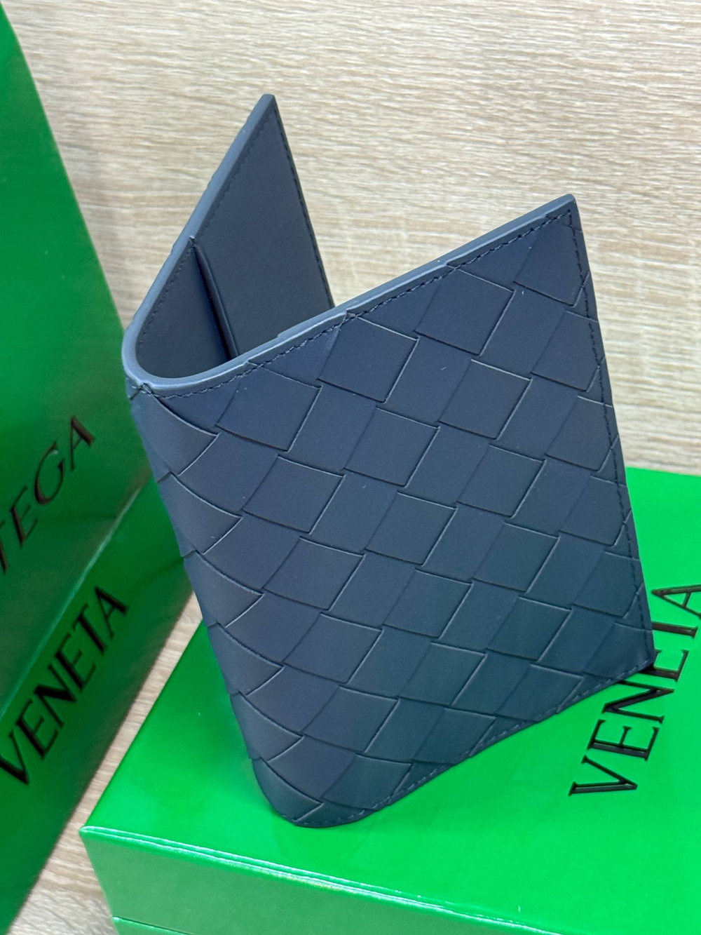 Обложка на паспорт Bottega Veneta