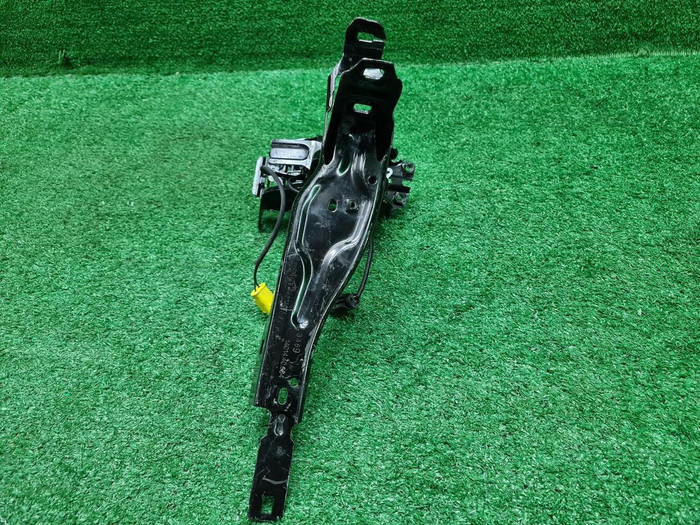 Кронштейн фары левый BMW 3er G20 (2018-н.в.)