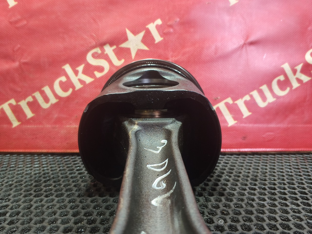 Поршень с шатуном