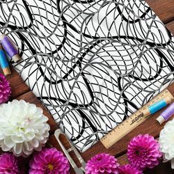 Ткань таффета потёкшая чешуя змеи на белом фоне