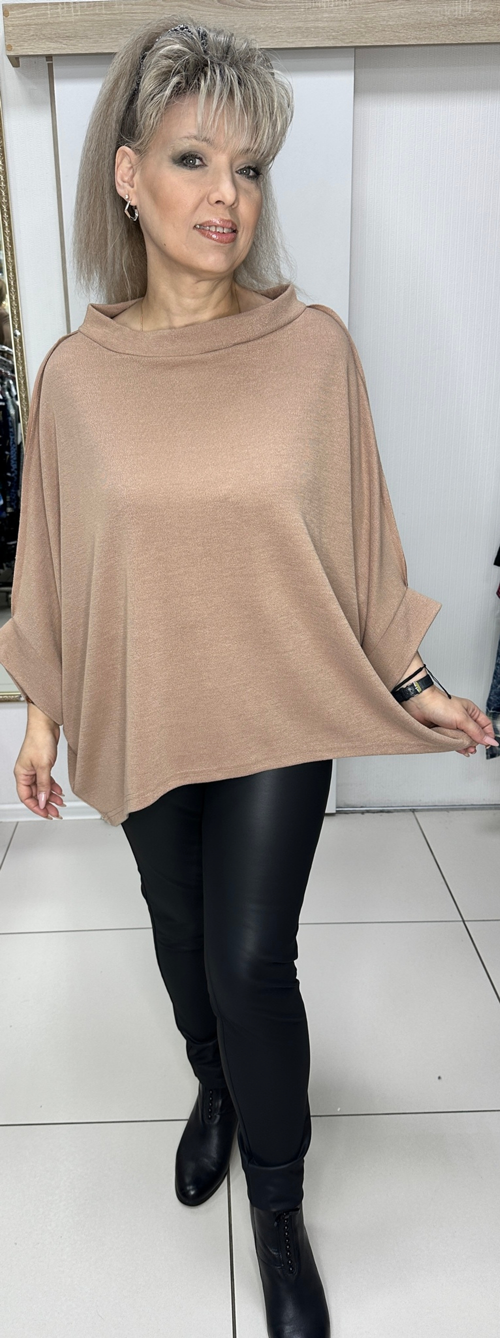 Нарядный блузон-туника с вынутыми швами