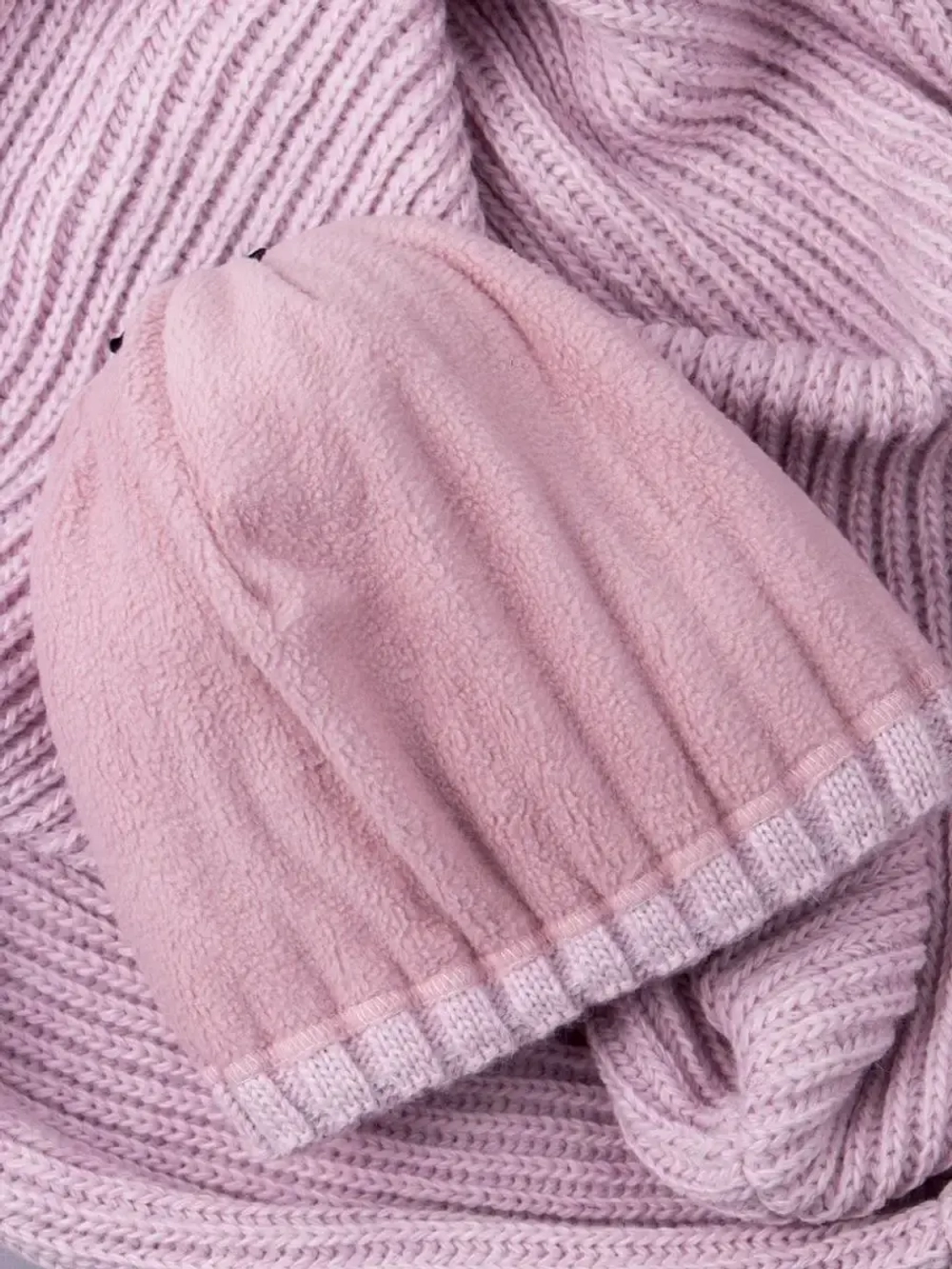 Шапка зимняя для девочки с помпоном и снуд