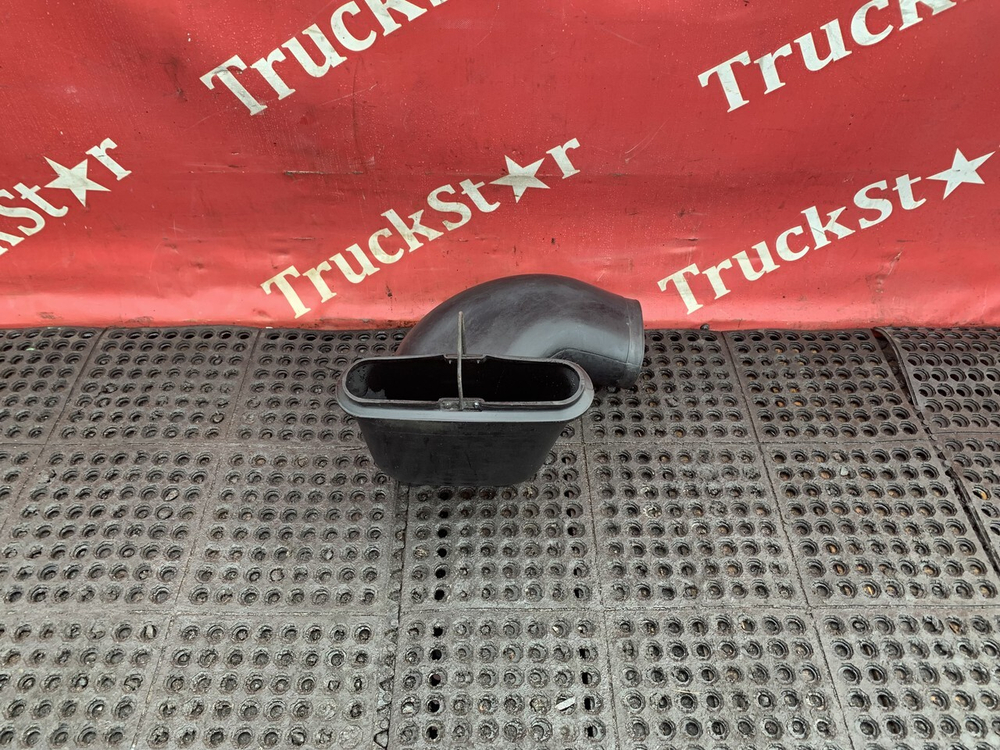 Патрубок воздушного фильтра 2017г