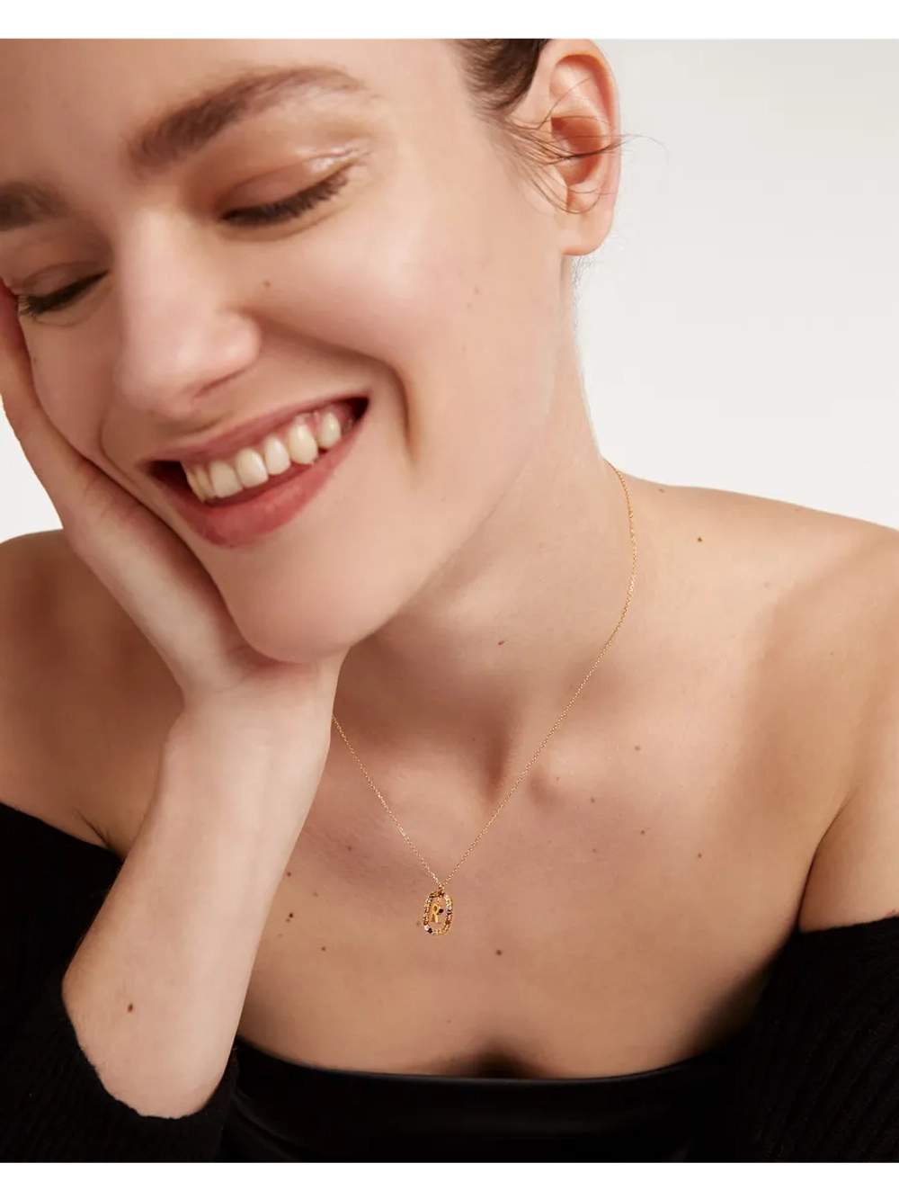 Колье Буква R серебро 925 пробы покрытое золотом