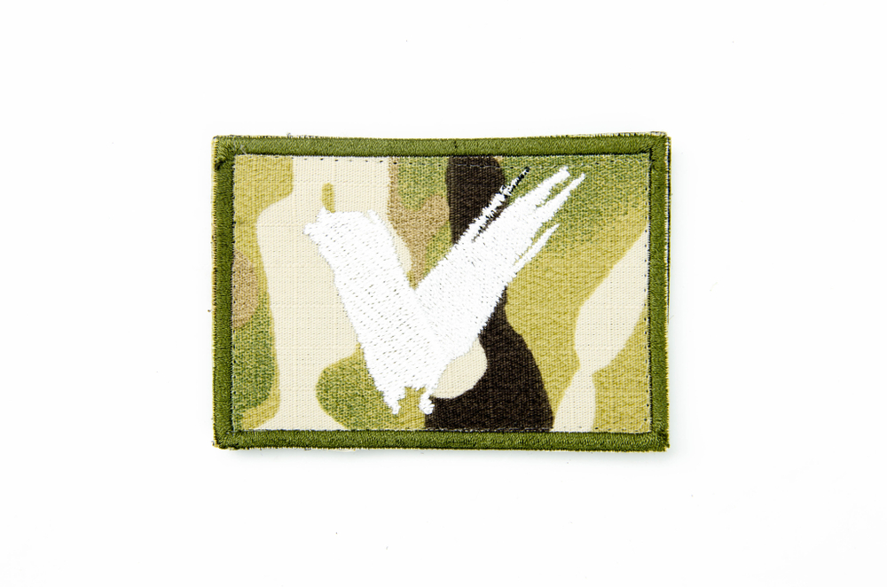 Шеврон V вышивка 5х8 см. Мультикам с белым