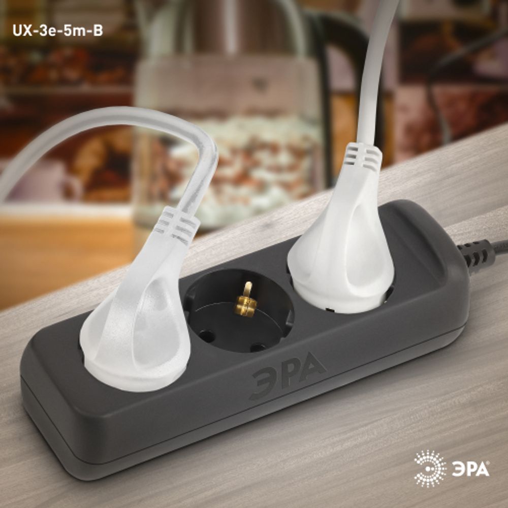 Удлинитель электрический ЭРА UX-3e-5m-B с заземлением 3 розетки 5м ПВС 3x0,75мм2 10А черный