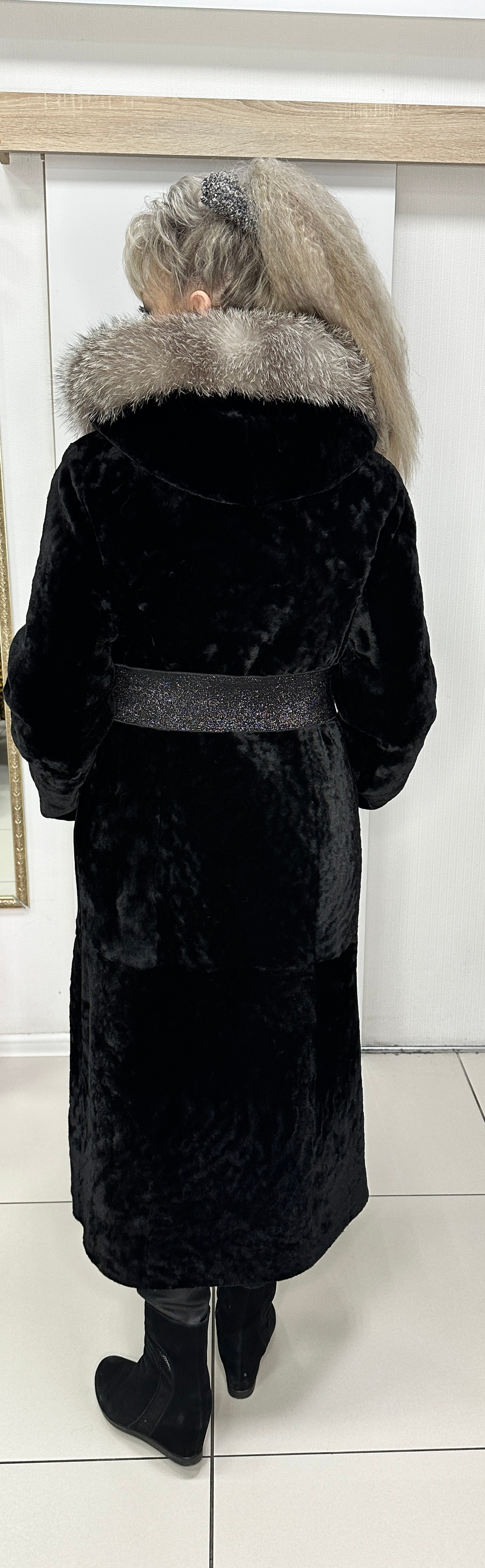 Пальто-шубка из мутона с капюшоном