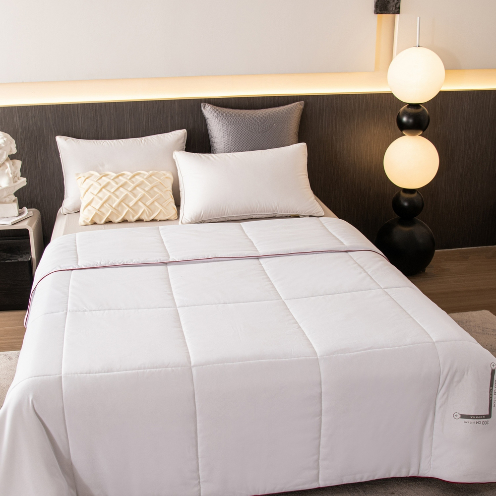 Одеяло SM Всесезонное SM001 красный кант 200*220 см