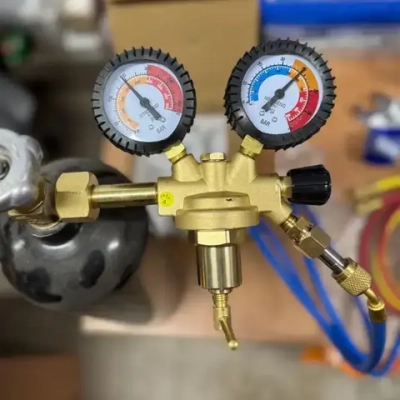 Переходник с азотного редуктора на манометрический коллектор (манифолд). Резьба 1/4 SAE. Переходник для азотного баллона