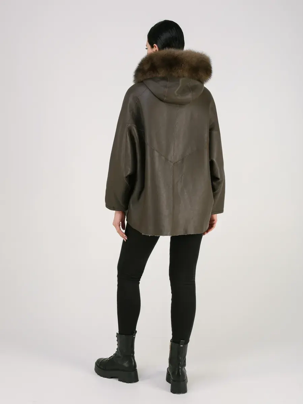 Дубленка зимняя натуральная с капюшоном оверсайз