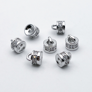 Протектор-концевик, цвет серебро (родий), фианиты, размер 5,6*5,3 мм, цена за 1 шт