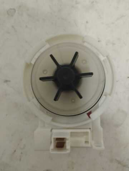 Помпа (насос) стиральной машины Bosch, Siemens 30W без улитки, 4 защелки, БЕЛЫЙ ЛЕВАЯ ЗАЩЕЛКА