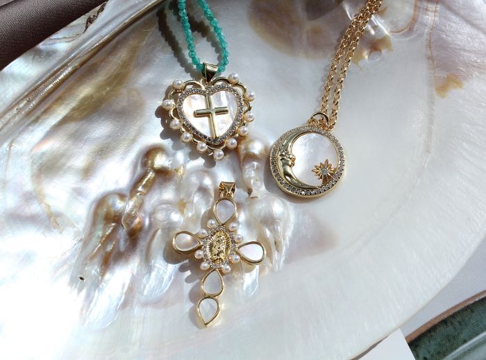 С перламутром