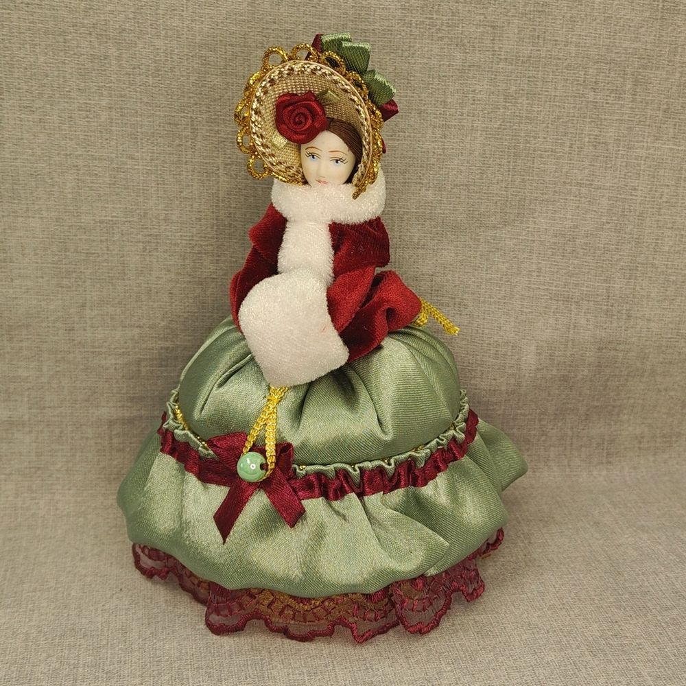 Кукла-шкатулка Барышня с муфтой