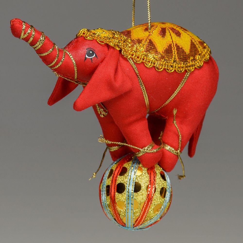 Ёлочная игрушка Слон на шаре