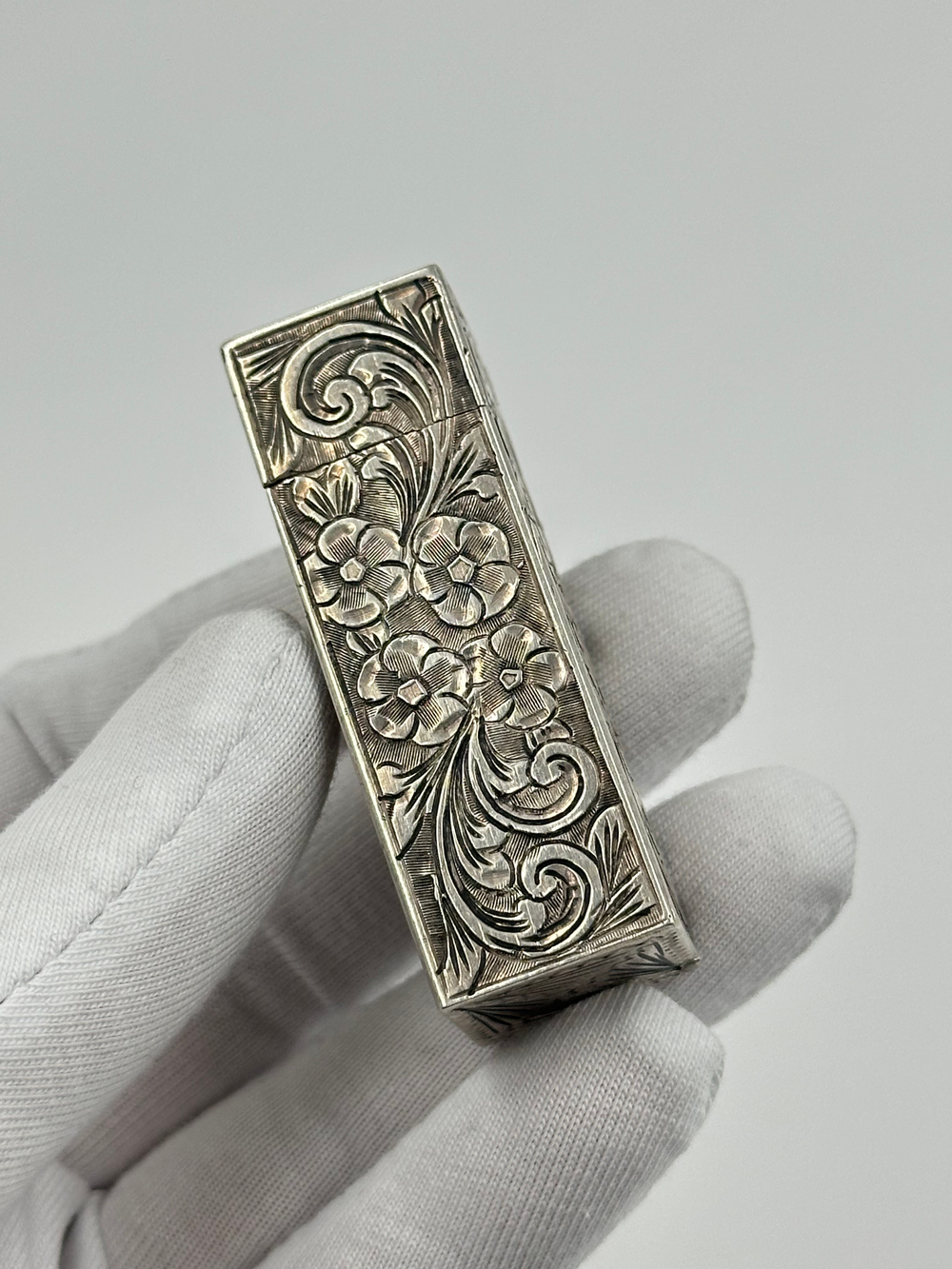 Серебряный футляр для помады