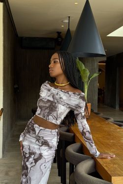 Лонгслив с открытыми плечами из сетки стрейч цвета кофе