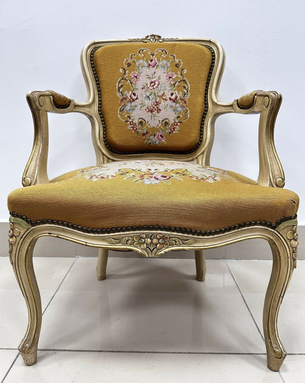 Кресло в стиле Людовика XV