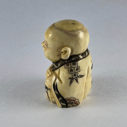 Статуэтка нэцкэ Ребенок Карако в кимоно