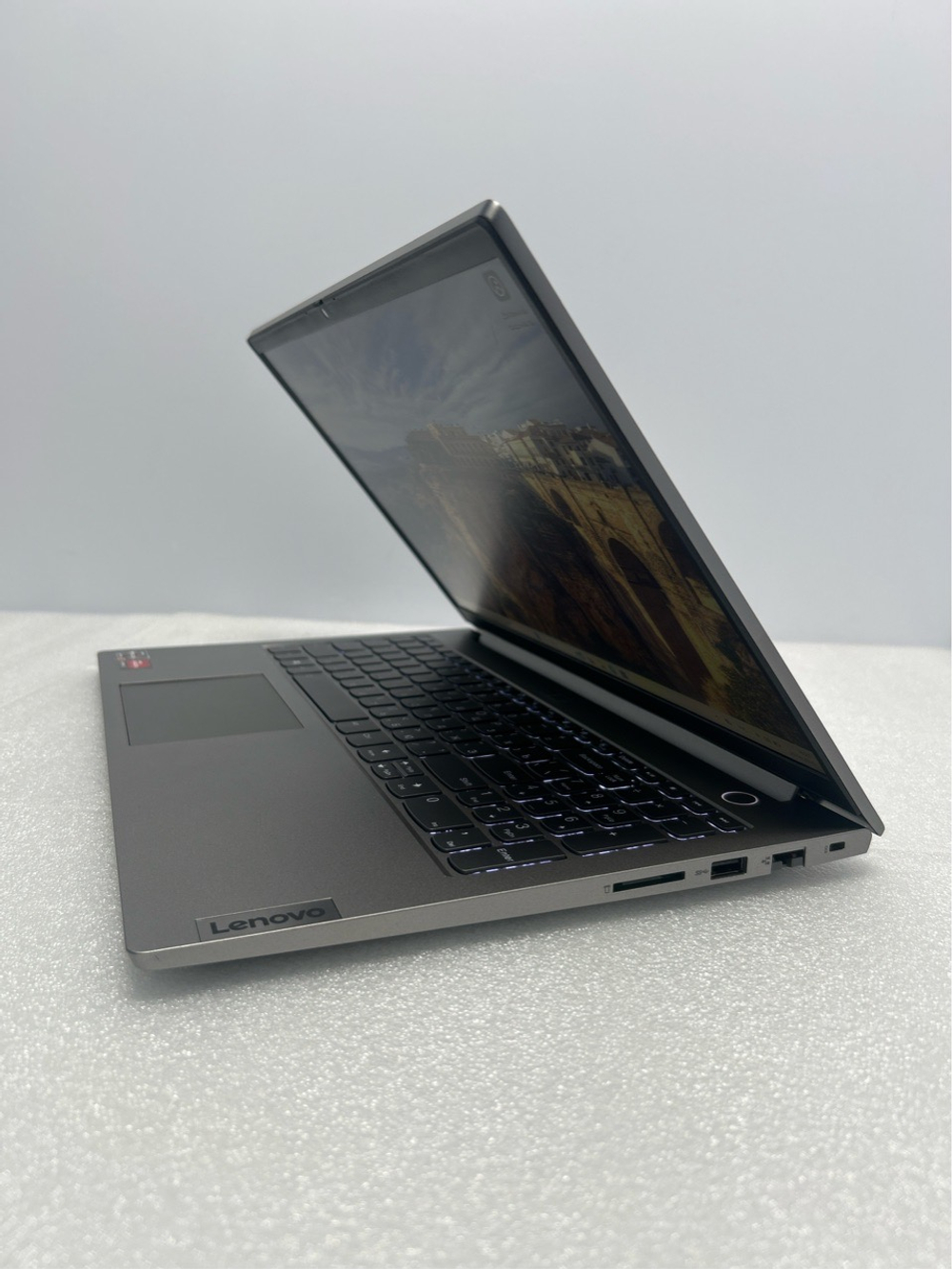 Ноутбук Lenovo Thinkbook 15 G3 ACL(21A4A008RU) 15.6"/AMD Ryzen 7 5700U/RAM 24GB/SSD 1024GB/ AMD Radeon Graphics/1920*1080/IPS/Windows 11/Подсветка кл-ры: LED/Серый. Состояние: Уценка/царапины на матрице/A1