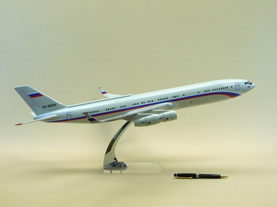 Модель самолета Ил-96-400ПУ (М1:100, СЛО Россия)