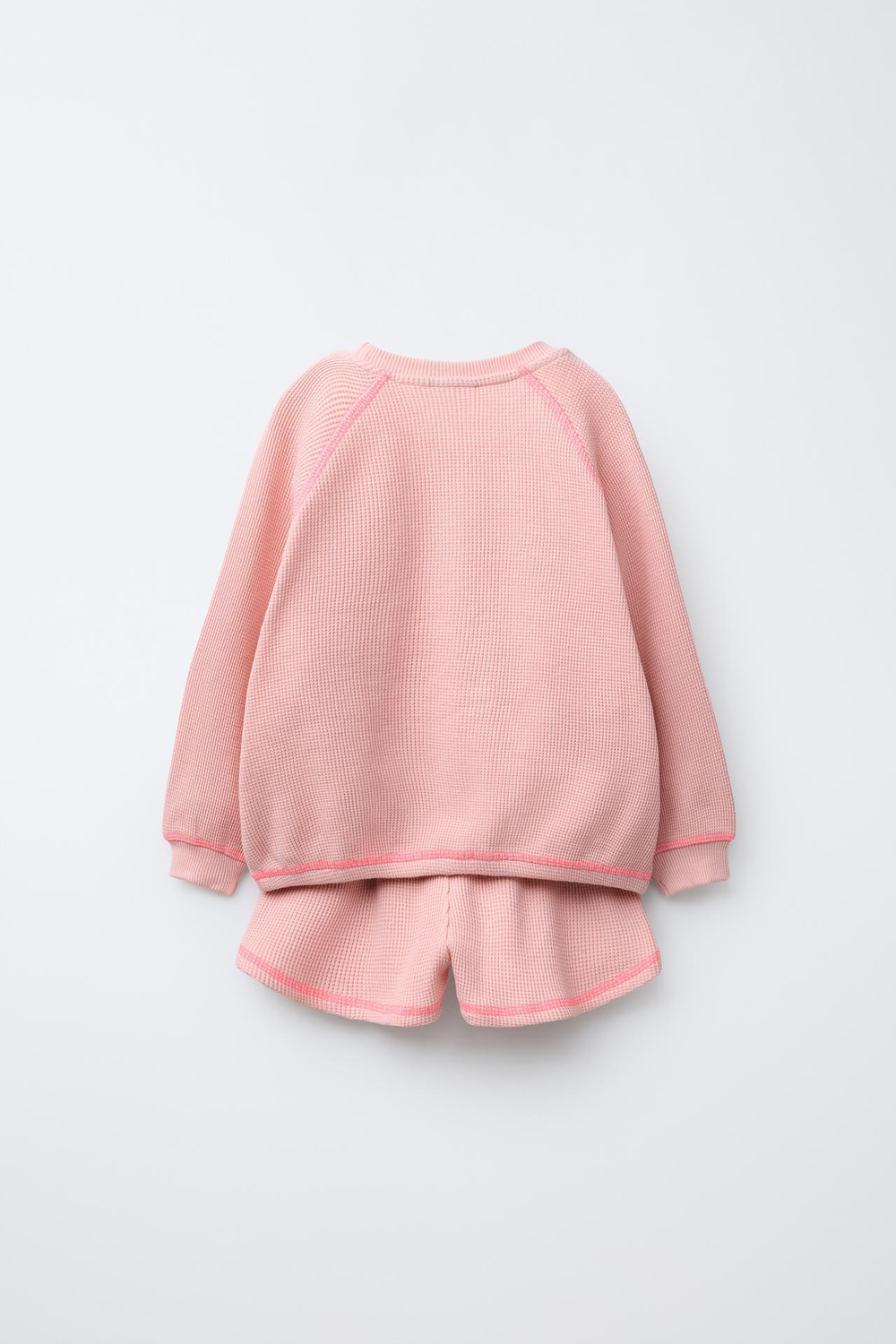 ZARA ТОЛСТОВКА С ВАФЕЛЬНЫМ УЗОРОМ И ШОРТАМИ С ДЕКОРАТИВНОЙ СТРОЧКОЙ, РОЗОВЫЙ