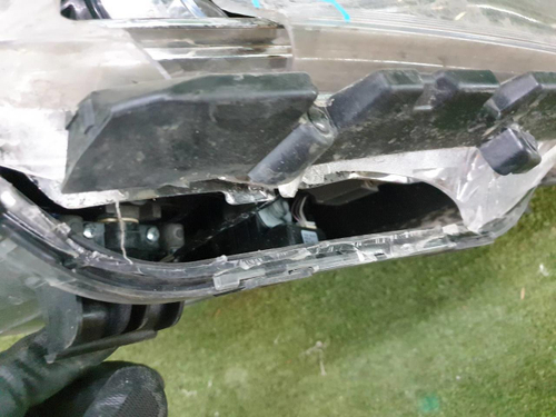 Битая Фара правая Genesis G70 (2017-2021) LED