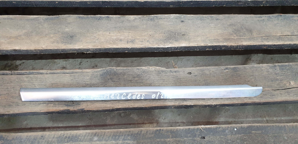 Накладка стекла заднего левого Mercedes GLC (X253) 15-нв Б/У Оригинал A2536700122