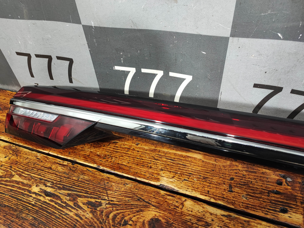 Фонарь задний центральный Geely Monjaro 21-нв Б/У Оригинал 7057045900