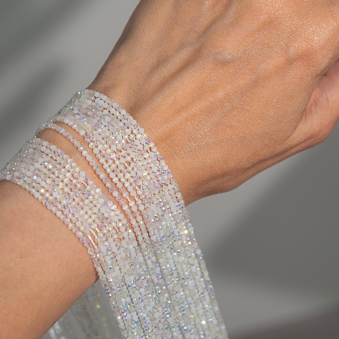 Белая шпинель синтетическая с иризацией и опаловым эффектом, 2мм, шар, микроогранка