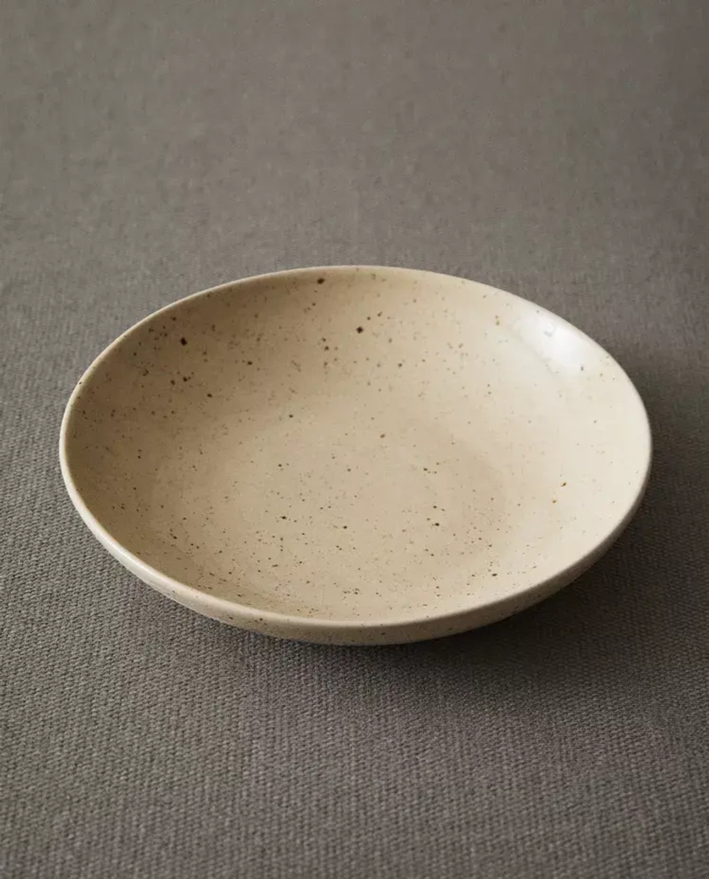 ZARA HOME ГЛУБОКАЯ ТАРЕЛКА ИЗ КЕРАМИКИ С УЗОРОМ В ГОРОШЕК, БЕЖЕВЫЙ