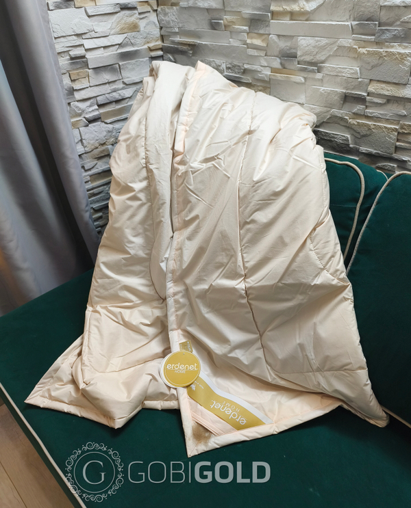 Одеяло стеганое из 100% верблюжьего пуха 150х200 см. (ERDENET) - светло-серое