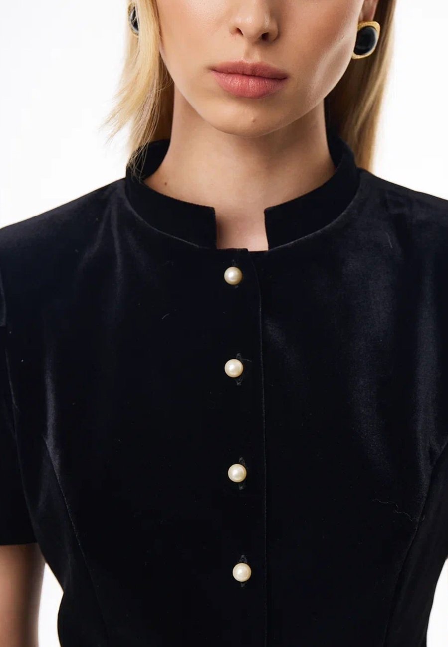 Жакет из бархата с жемчужными пуговицами