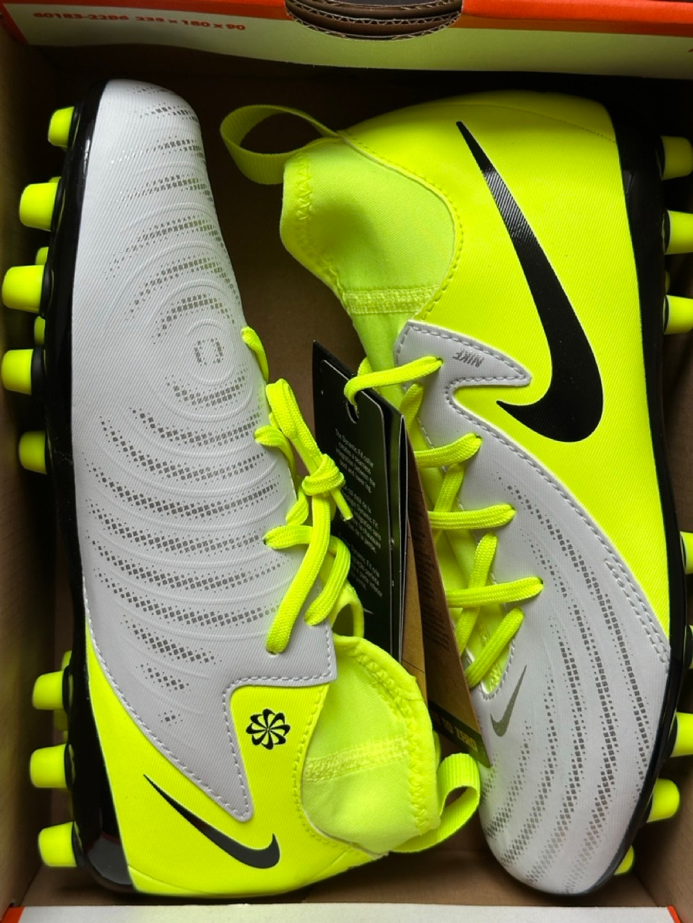 Бутсы Nike Phantom Luna 2 Academy AG Junior - зеленый