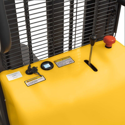 Штабелер с электроподъемом SPN 1525 (1500 кг; 2,5 м; 12 В / 120Ач) SMARTLIFT 63-5020