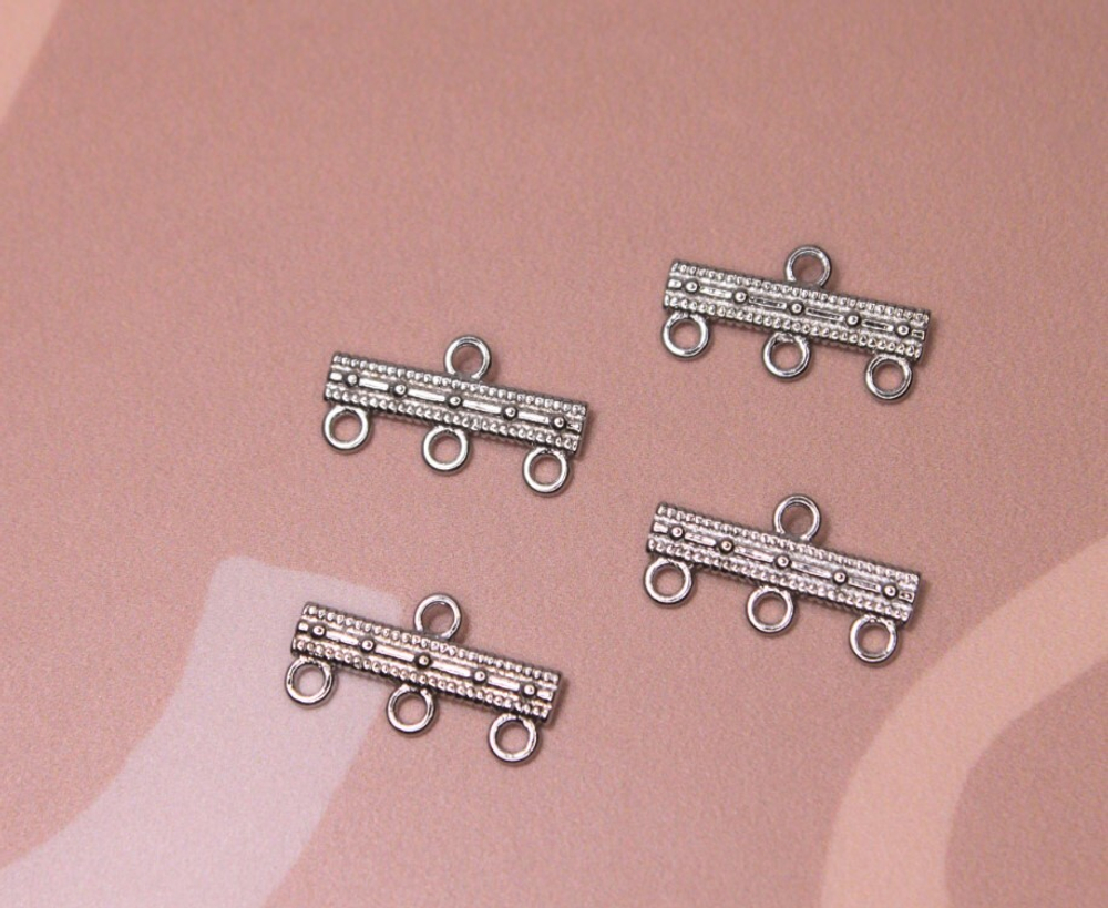 Коннектор с тремя креплениями 16х8 мм