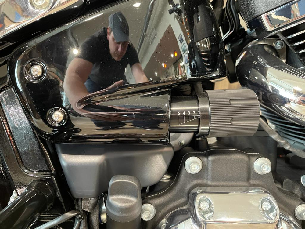 Мотоцикл Harley-Davidson Sport Glide Softail Vivid Black Deluxe