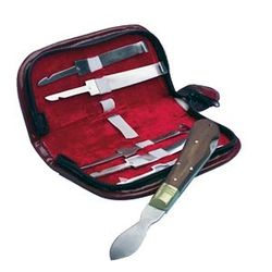 Комплект ножей копытных с деревянной ручкой в футляре