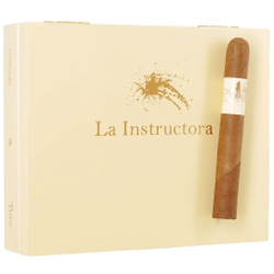 La Instructora Delicado Toro