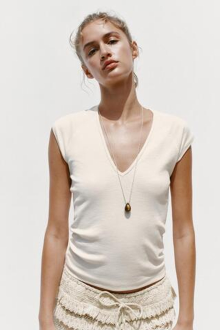 ZARA ФУТБОЛКА В РУБЧИК С V-ОБРАЗНЫМ ВЫРЕЗОМ, ЭКРЮ