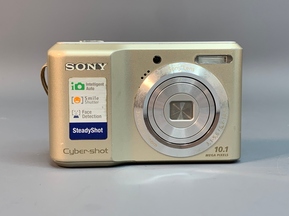 Sony Cyber-shot DSC-S2000